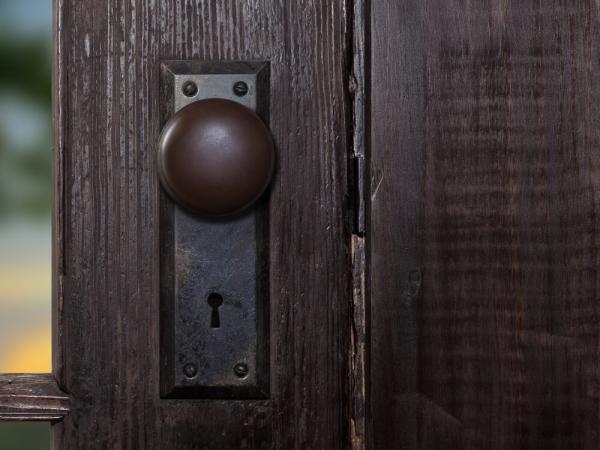 Restaurare vecchie porte in legno: come e quando farlo?